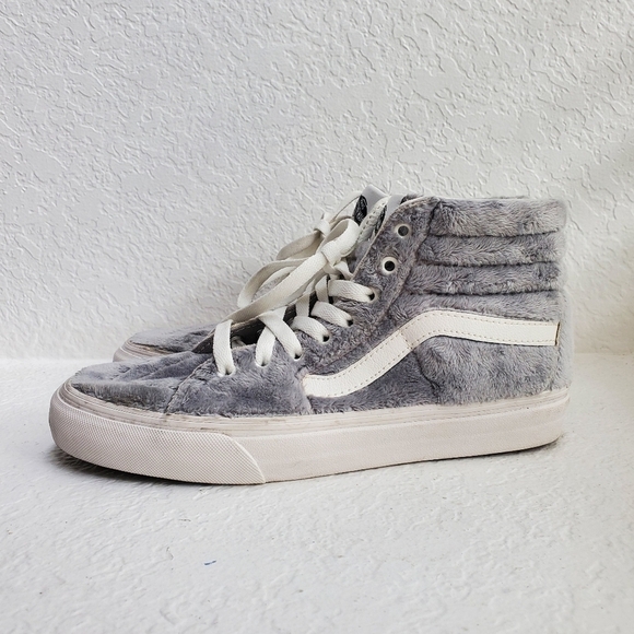 NWT Vans x Free People U Sk8-Hi Faux Fur Sneakers in Gray - Picture 2 of 12